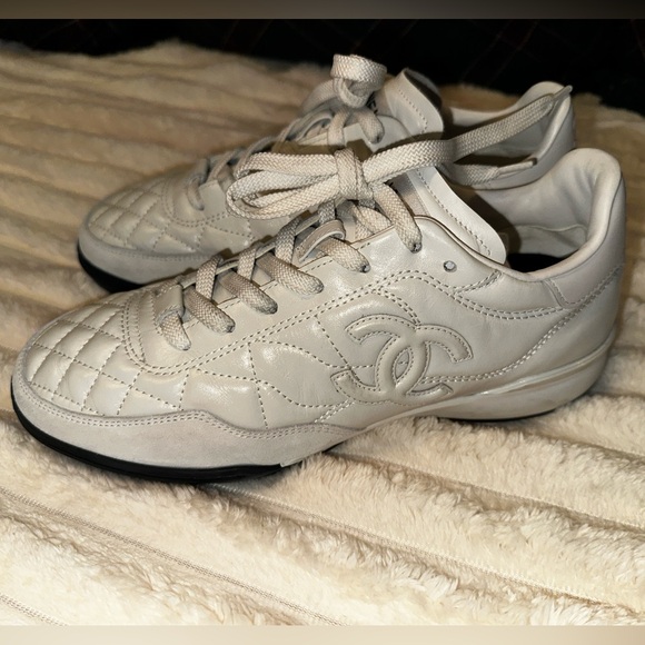 Like New Authentic CHANEL CC White Calfskin Quilted Lace-Up Sneaker Size 37 - Picture 7 of 16